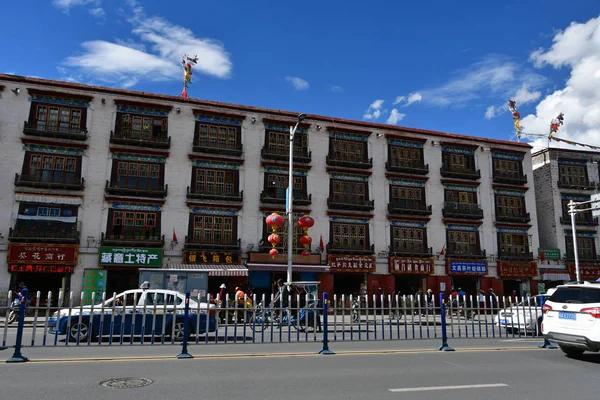 Tibet Lhasa Kina Juni 2018 Blå Bilar Centrum Huvudstaden Den — Stockfoto