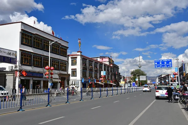 Tibetu Lhasa Čína Červen 2018 Modrá Auta Centru Hlavním Městem — Stock fotografie