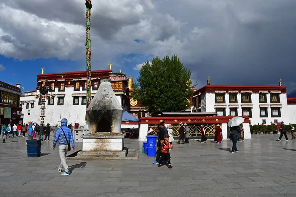 티베트 2018 티베트 사입니다 사람들이 Jokhang 광장에서 월에서 — 스톡 사진