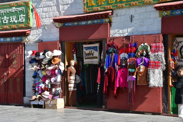 Tibetu Lhasa Čína Červen 2018 Prodej Suvenýrů Starobylé Ulici Barkhor — Stock fotografie