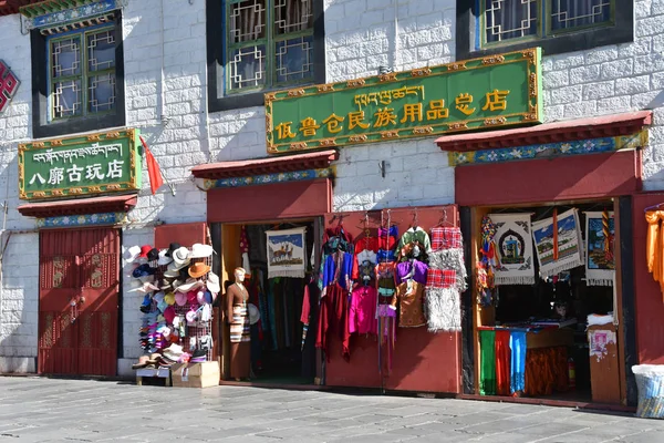 Tybet Lhasa Chiny Czerwca 2018 Sprzedaż Pamiątek Starożytnej Ulicy Barkhor — Zdjęcie stockowe