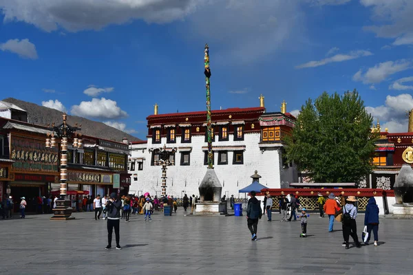 Tibet Június 2018 Lhasa Kína Lhásza Tibet Emberek Séta Téren — Stock Fotó