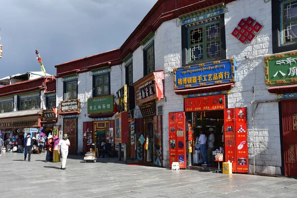 Tibet Lhasa Çin Haziran 2018 Satılık Hatıra Antik Barkhor Sokakta — Stok fotoğraf