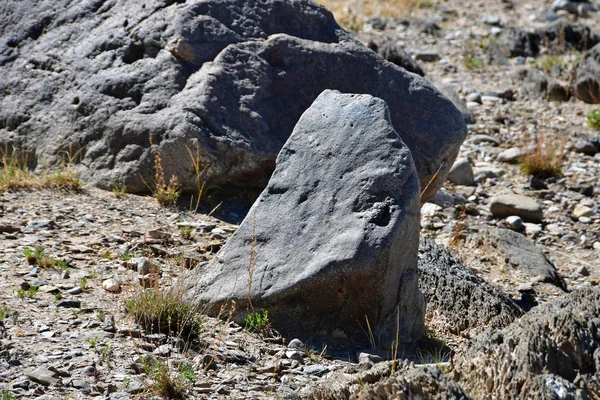 Pierre Forme Visage Humain Avec Nez Pointu Sur Rive Grand — Photo