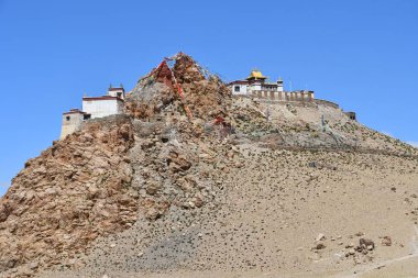 Çin, Tibet, Chiu Gompa Manastırı Manasarovar Gölü kıyısında bir tepe üzerinde