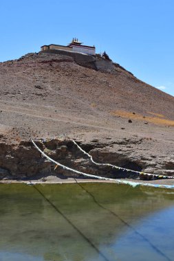 Çin, Tibet, Chiu Gompa Manastırı Manasarovar Gölü kıyısında bir tepe üzerinde