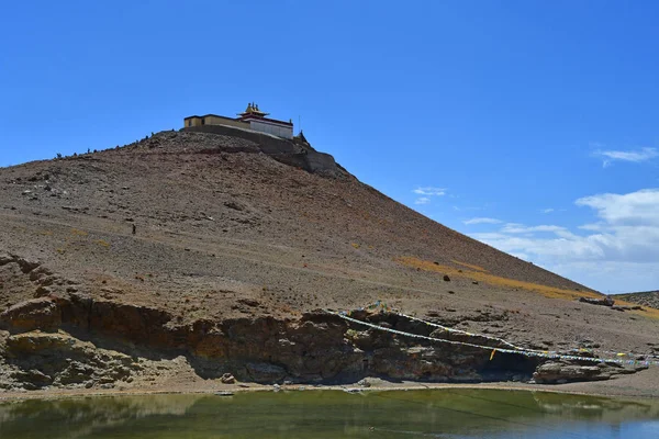 Chiny Tybet Chiu Gompa Klasztor Wzgórzu Nad Brzegiem Jeziora Manasarovar — Zdjęcie stockowe