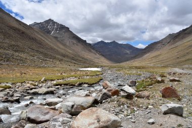 Çin, Tibet. Kailas çevresinde parikramaya Drolma pass La Mountain River iniş sonra iz