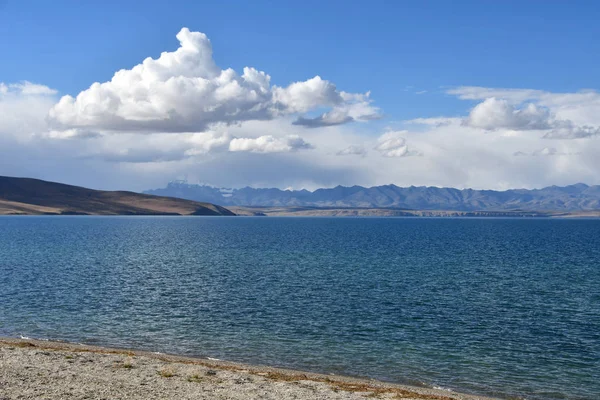 Çin Tibet Bulutların Içinde Kutsal Gölü Manasarovar Yansıtılır — Stok fotoğraf