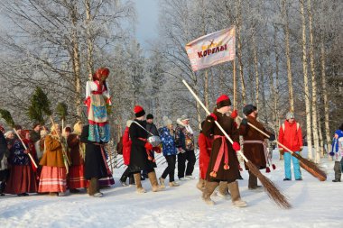 Malye Korely, Arkhangelsk region, Rusya Federasyonu, Şubat, 18, 2018. İnsanlar Malye Korely Shrovetide, kutlama