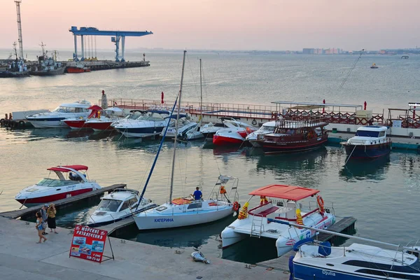 Anapa, Rusya, Temmuz, 11, 2018. Küçük tekneler ve yatlar Denizcilik Kulübü 