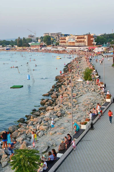 Anapa Russia July 2018 People Resting Black Sea Resort Anapa — Stock Photo, Image