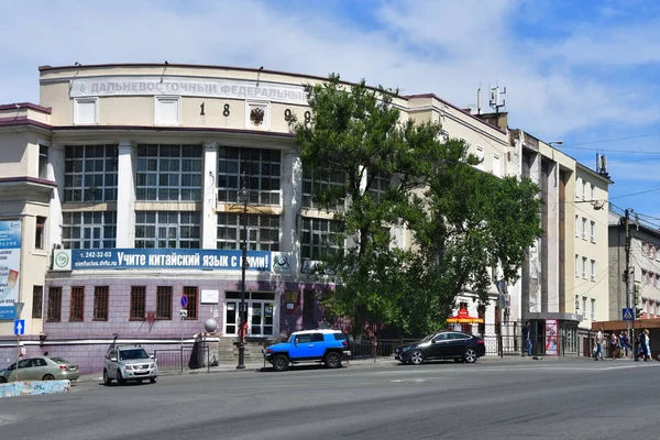 Владивосток Росія Серпня 2018 Blue Машину Біля Одного Будинків Старої — стокове фото