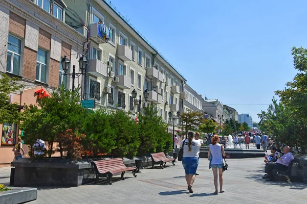 Vladivostok Rusko Červenec 2018 Lidí Kteří Jdou Ulici Admiral Fokin — Stock fotografie