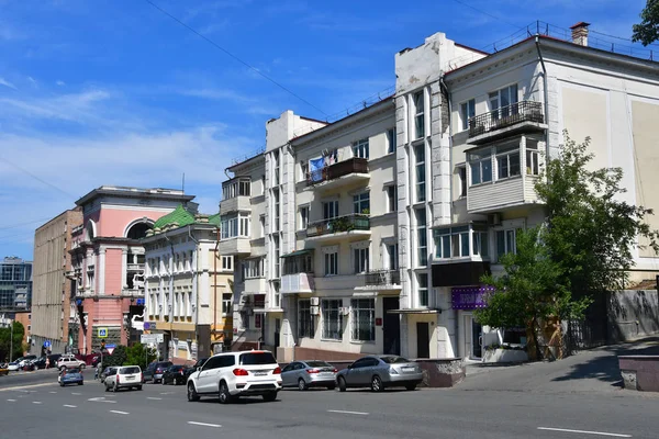 Vladivostok Rússia Agosto 2018 Carros Rua Fontannaya Verão Tempo Ensolarado — Fotografia de Stock