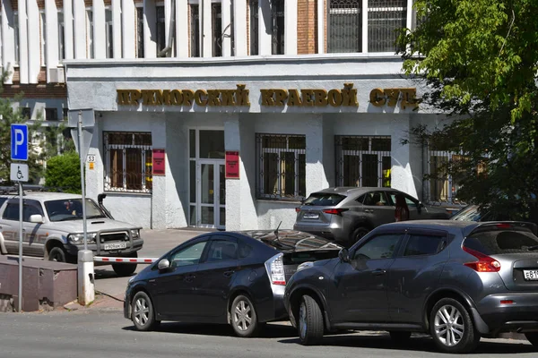 Wladiwostok Russland August 2018 Autos Der Nähe Des Eingangs Zum — Stockfoto