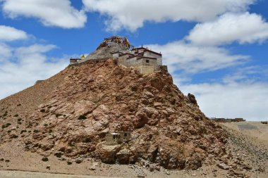 Çin, Tibet, Chiu Gompa Manastırı Manasarovar Gölü kıyısında bir tepe üzerinde