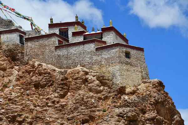 チベット ゴンパ修道院マナサロヴァル湖の岸の丘の上 — ストック写真