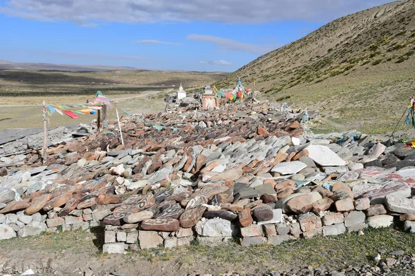 Θιβέτ Βουδιστική Προσευχή Πέτρες Μάντρα Και Τελετουργικό Σχέδια Σχετικά Διαδρομή — Φωτογραφία Αρχείου