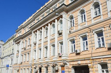 Moskova, Rusya, Ağustos, 12, 2018. Daireli ev Yakovoapostolsky şeritte Moskova'da 9 numara. 1900 Yapim yili