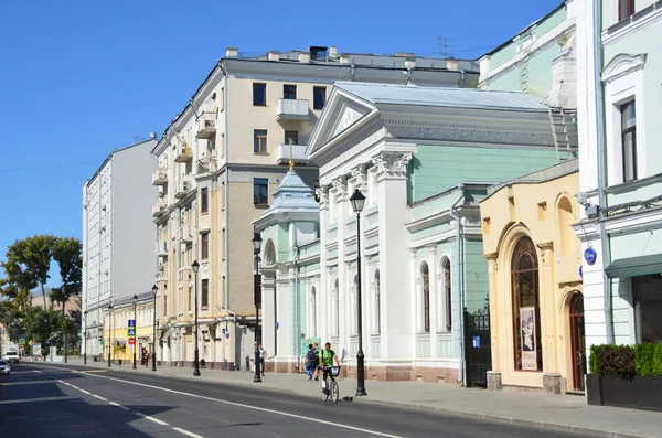 Moskwa Rosja Sierpnia 2018 Moscow Pokrovka Street Kościół Trójcy Świętej — Zdjęcie stockowe