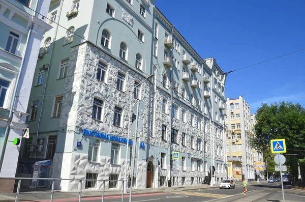 Moscou Rússia Agosto 2018 Chistoprudny Boulevard Fragmento Casa Rentável Igreja — Fotografia de Stock