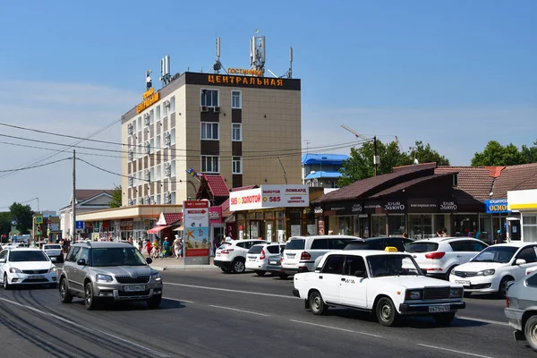 Anapa Russia July 2018 Cars Driving Krasnoarmeyskaya Street Anapa — Stock Photo, Image