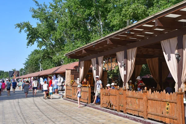 Anapa Rusland Juli 2018 Mensen Komen Uit Het Café Aan — Stockfoto