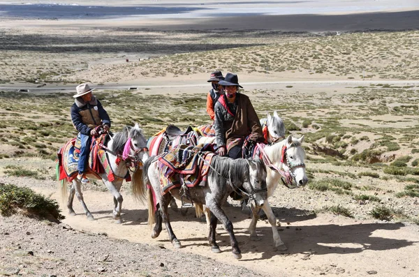 Dorchen Tibete China Junho 2018 Mann Com Cavalo Fazendo Parikrama — Fotografia de Stock