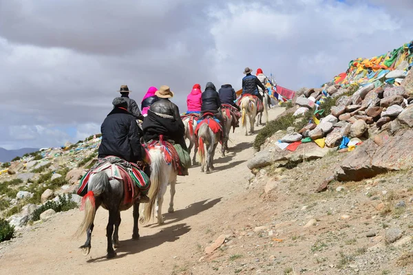 Dorchen Tibete China Junho 2018 Mann Com Cavalo Fazendo Parikrama — Fotografia de Stock