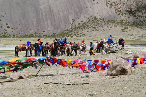 Dorchen Tibet Chine Juin 2018 Des Gens Avec Des Chevaux — Photo