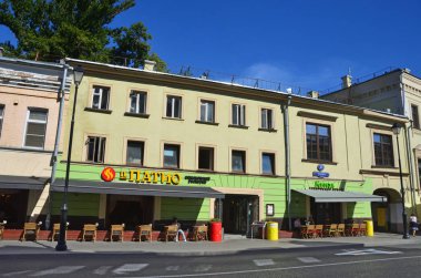 Moskova, Rusya, Ağustos, 12, 2018. Yaz aylarında Botkin şehir Emlak Pokrovka Caddesi üzerinde. Evleri 27, Moskova