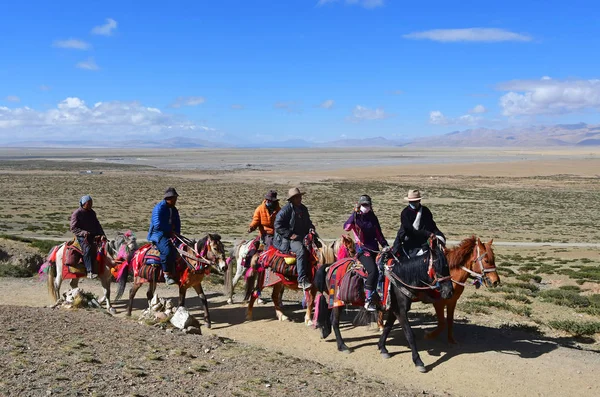 Dorchen Tibet China Junio 2018 Gente Con Caballo Haciendo Parikrama — Foto de Stock