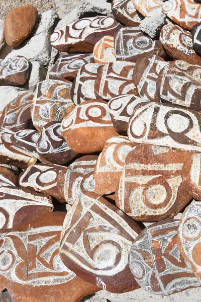 Tíbet Piedras Oración Budistas Con Mantras Dibujos Rituales Camino Desde — Foto de Stock