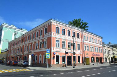 Moskova, Rusya, Ağustos, 12, 2018. Moskova'da Pokrovka Caddesi'ndeki evi 21. Tüccar Alekseev ekmek ile eski ev