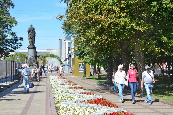 Moscow Russia August 2018 People Walking Chistoprudny Boulevard Summer — Stock Photo, Image