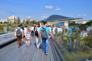 Moskova, Rusya, Eylül, 01, 2018. Üzerinde yürüyen insanlar 