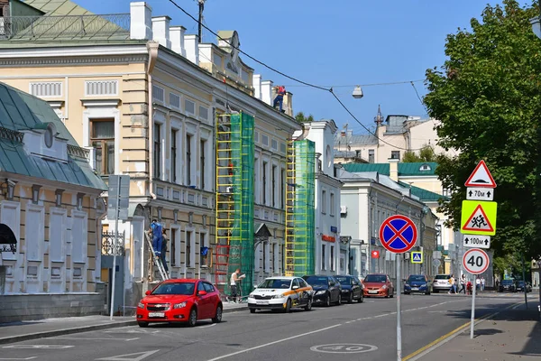 Moskova, Rusya, Eylül, 01, 2018. Podsosensky Lane, Moskova emlak Prokhorov-Khludov cephe restorasyonu