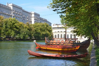 Moskova, Rusya, Ağustos, 12, 2018. Moskova, temiz havuz (Chistye Prudy). Viking Yaş, 9-11. yüzyıl gemi. Yeniden yapılanma