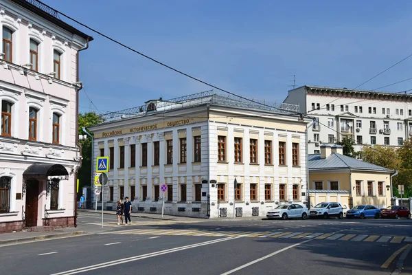 Москва Російська Федерація Вересня 2018 Році Автомобілі Поблизу Садиба Xviii — стокове фото