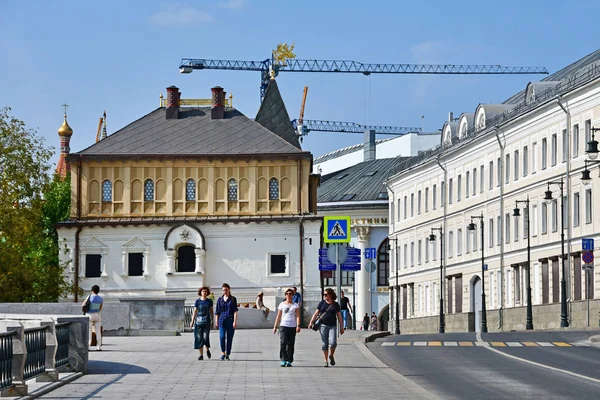 Moskva Ryssland September 2018 Människor Som Vandrar Varvarka Street Nära — Stockfoto