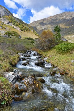  Rusya, Arkhyz. Nehir Kyafar-Agur Eylül ayında