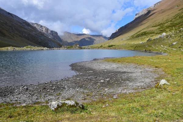 Rusia Arkhyz Lago Zaprudnoye Otoño Día Nublado — Foto de Stock