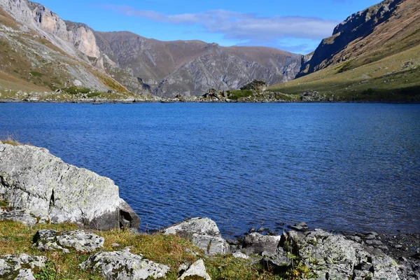 Rusia Arkhyz Lago Zaprudnoye Otoño Día Soleado — Foto de Stock