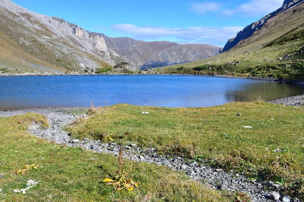 Russie Arkhyz Lac Zaprudnoye Automne Par Temps Ensoleillé — Photo