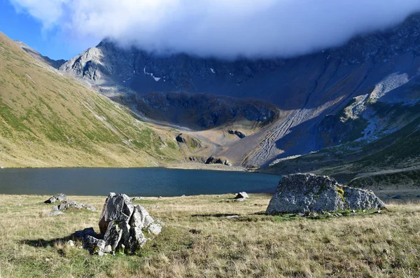 Russie Arkhyz Lac Chilik Par Temps Nuageux — Photo