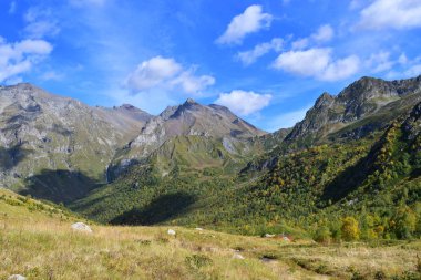 Rusya, Arkhyz. Atsgara Nehri Vadisi Eylül ayında