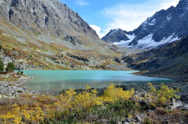 Sonbaharda Rusya, Altay Dağları, göl Kuyguk (Kuiguk)