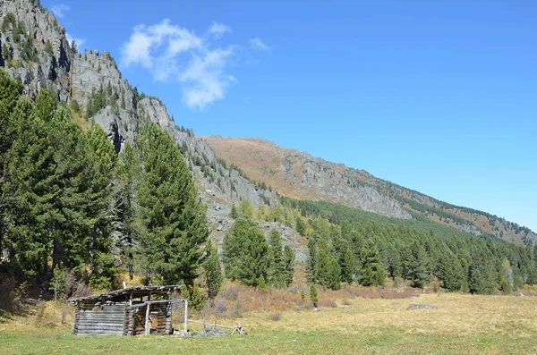 Cabina Caccia Sotto Passo Fiume Nero Nell Altai Distretto Ust — Foto Stock