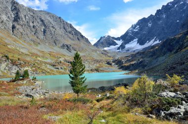 Sonbaharda Rusya, Altay Dağları, göl Kuyguk (Kuiguk)